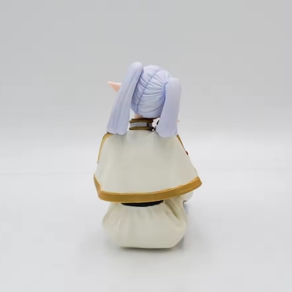 Frieren: Beyond Journey's End – Sitting Elf Figure - Image 4
